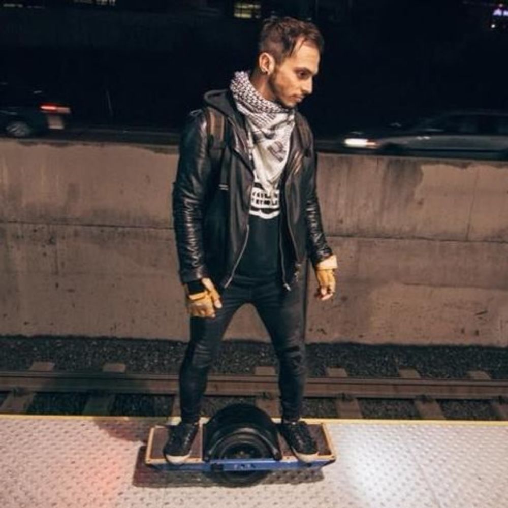 Meet your Posher, Cliff